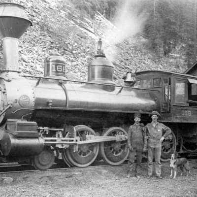 an old photo of a train